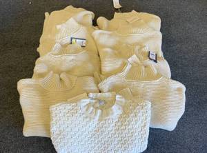 lot 126 image: Lot of 9 Womens Knit Sweaters Size Large.