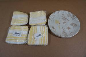lot 9 image: Cloth Placemats with Reusable Melamine Plates