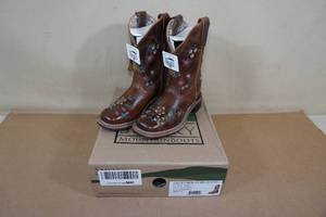 lot 57 image: Smoky Mountain Boots -Size 12 Kids