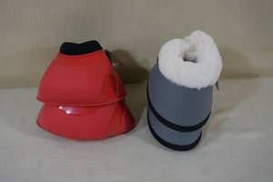 lot 74 image: Professionals Choice Bell Boots -Small
