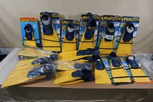lot 118 image: 15 U.S. Divers Swim Fins