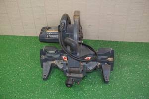 lot 139 image: Craftsman 10 Compound Miter Saw
