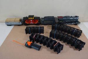 lot 166 image: Lionel Pennsylvania Railroad Remote Control Train Set