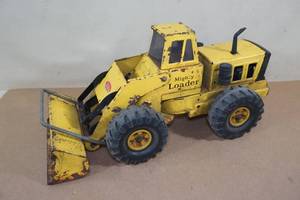 lot 244 image: Vintage Tonka Mighty Loader Pressed Steel Toy