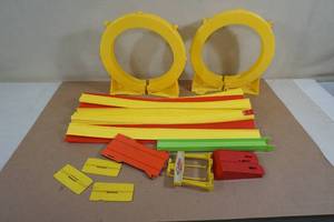 lot 246 image: Vintage Johnny Lightning Car Track Pieces
