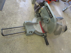 lot 5 image: Delta 10 compound miter saw, Model...