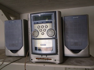 lot 14 image: Aiwa micro compact XR-M131, tape, r...