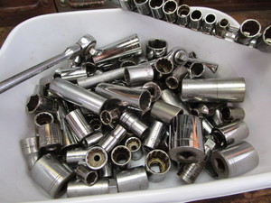lot 12 image: Sockets, unsorted - mostly 12, tw...