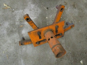 lot 20 image: Engine stand mount...