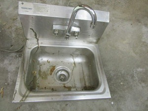 lot 21 image: Stainless NSF sink, single basin 17...
