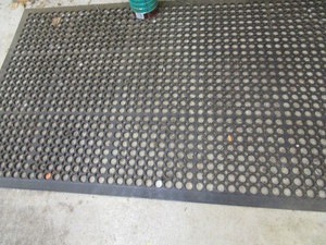 lot 28 image: Rubber floor mats, 36x60, qty 2...