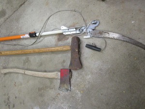 lot 47 image: Fiskar limb saw, single bit axe, sp...