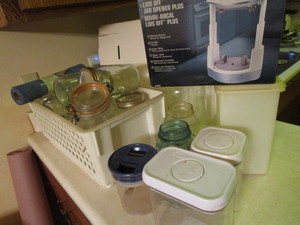 lot 470 image: Black & Decker electric jar opener,...