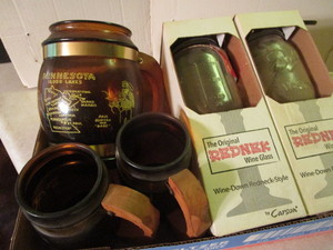 lot 467 image: Minnesota & Grainbelt mugs, Redneck...