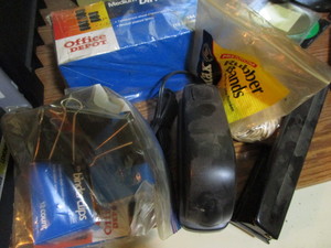 lot 481 image: Binder clips - full box, 3-hole pun...