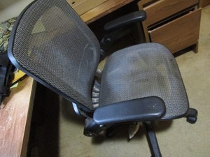 lot 485 image: Mesh seat & back office chair...