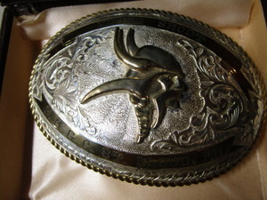 lot 500 image: MN Vikings belt buckle...