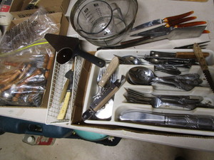 lot 513 image: Flatware, utensils, Sheffield steak...