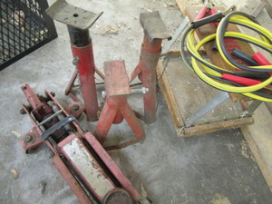 lot 522 image: Automotive  Mechanics