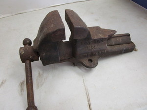 lot 537 image: Bench Vise