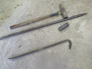 lot 548 image: Tools - Pry Bars, Maul