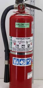lot 32 image: Halon 13lb 1211 Fire Extinguisher Model 371