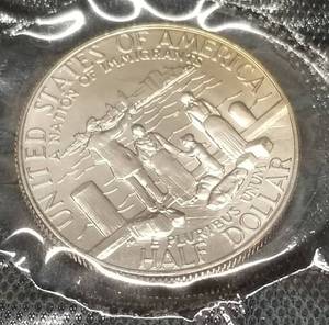 1986 US ELLIS ISLAND COMMEMORATIVE HALF DOLLAR IN ORIGINAL PACKAGING