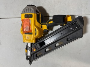 DEWALT 20-Volt MAX XR Lithium-Ion Cordless Brushless 2-Speed 30° Paper Collated Framing Nailer (Tool-Only)