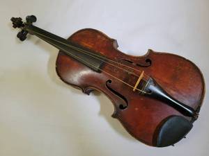 lot 8 image: Violin in need of TLC. Unknown country of origin.