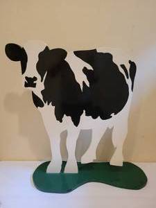 lot 12 image: Woody Jackson (Vermont Contemporary) Rubins Cow wood and polychrome figure.