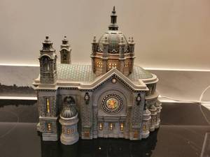 lot 13 image: Dept. 56 Cathedral of St. Paul.