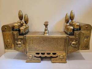 lot 14 image: Antique 19th Century Brass Valet Shoe Shine Decorative Stand. Turkey.