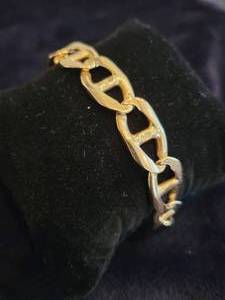 lot 38 image: 14K Yellow Gold Mariner Style Bracelet 36 grams