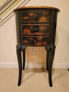 lot 72 image: Oriental 3 Drawer Cabinet in Black and Gold.