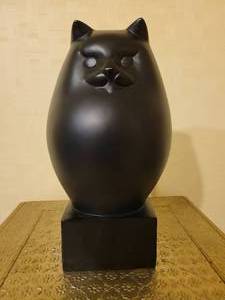 lot 75 image: Charming Black Cat sculpture designed by Richard H. Recchia in 1931. Made by the Boston Museum of Fine Art in the early 2000ss.