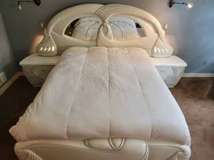 lot 83 image: Queen size Bed with matching mirrored Dresser by Gina Furniture