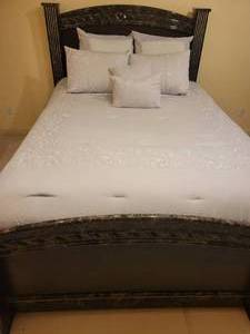 lot 85 image: Faux Marble Queen size Bed with Bedding.