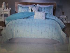 Intelligent Design Khloe Metallic 5...