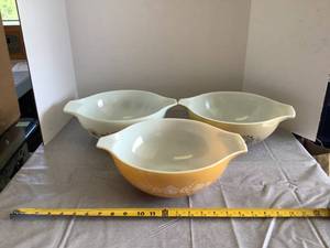 Pyrex - 3 Large Bowls