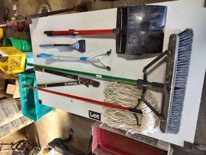lot 124 image: Cleaning tools