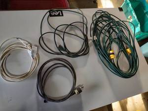 lot 132 image: 4 extension cords