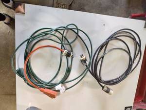 lot 135 image: extension cords and cord splitter