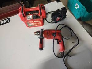 lot 143 image: Tool shop hammer drill, air compressor and husky jump pack