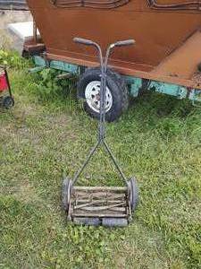 lot 10 image: Great States push mower