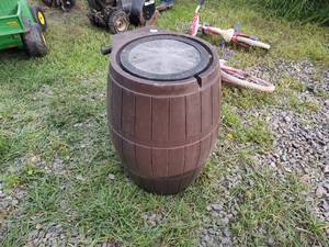 lot 11 image: Rain catcher 4000 series rain barrel