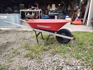 lot 15 image: Yard works wheelbarrow