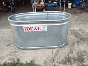 lot 18 image: Ideal 95 gal stock tank