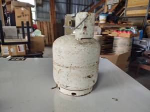 lot 26 image: Small propane tank