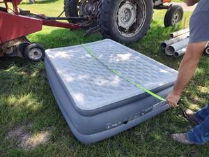 lot 61 image: Air mattress and pump