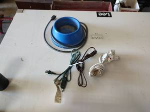 lot 75 image: Outlet splitter, extension cords and pet bowl
